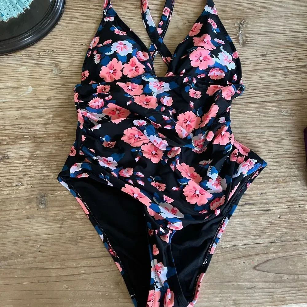 Cupshe Black Floral Cross Back One Piece Swimsuit sz M EUC